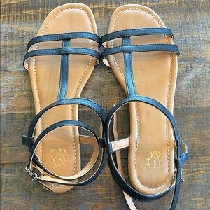NY&C Women’s strappy flat sandals. Great condition. SZ 8.